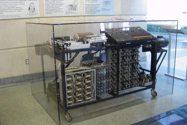 冷门知识：最早的计算机长什么样，究竟是谁发明了第一台计算机？